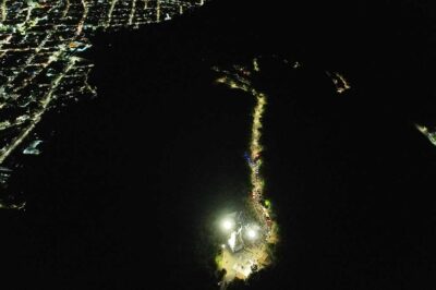 Com centenas de fiéis, Caraguatatuba ganha nova imagem do Padroeiro e iluminação do Morro Santo Antônio