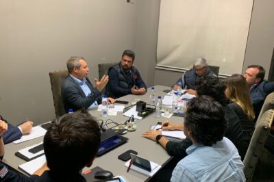 Prefeito Felipe Augusto alinha investimentos em encontro técnico para reconstrução pós-catástrofe no Palácio dos Bandeirantes