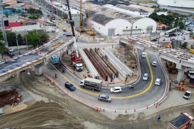 Obras de novo viaduto tem rotatória provisória no acesso para Topolândia e Costa Sul de São Sebastião