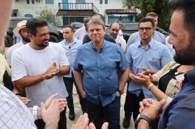 Tarcísio de Freitas e Felipe Augusto acompanham avanço nas obras e anunciam datas de entrega de conjuntos habitacionais em São Sebastião