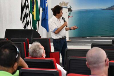 Educadores Físicos de Ilhabela participam de treinamento para identificar possíveis atletas nas escolas municipais